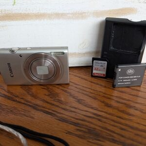Canon power Shot Elph 180 Digital Camera with Accessories